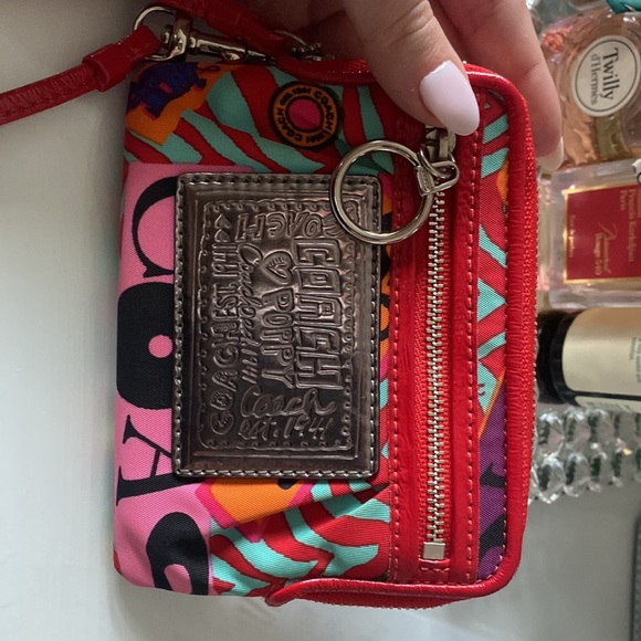 New Coach Wristlet - Picture 2 of 4